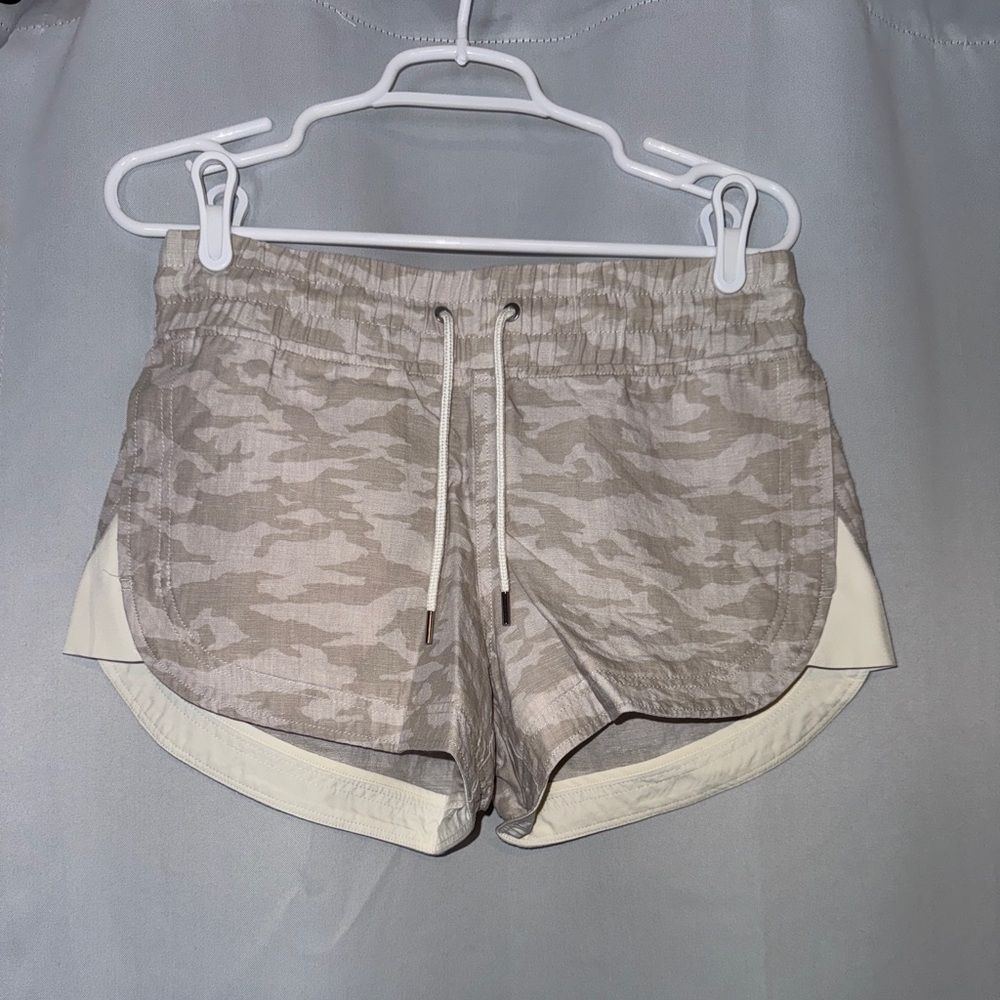 size 4 camo athleta shorts